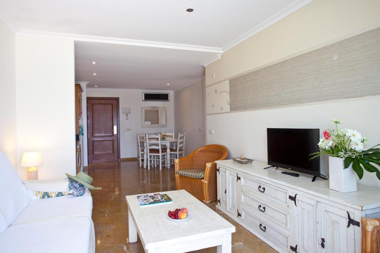 Apartments Galeon Suites Port de Pollenca Exterior photo