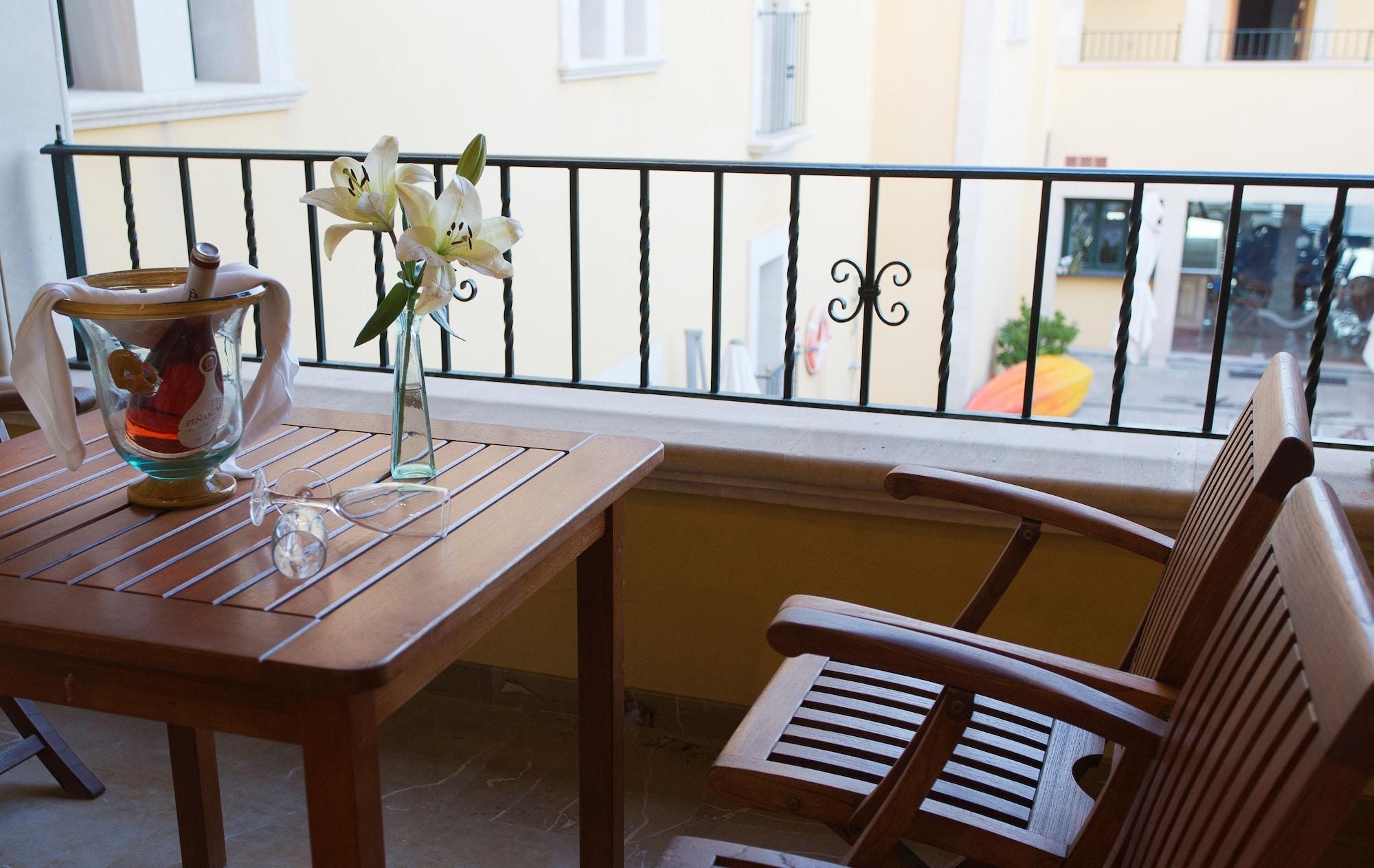 Apartments Galeon Suites Port de Pollenca Exterior photo