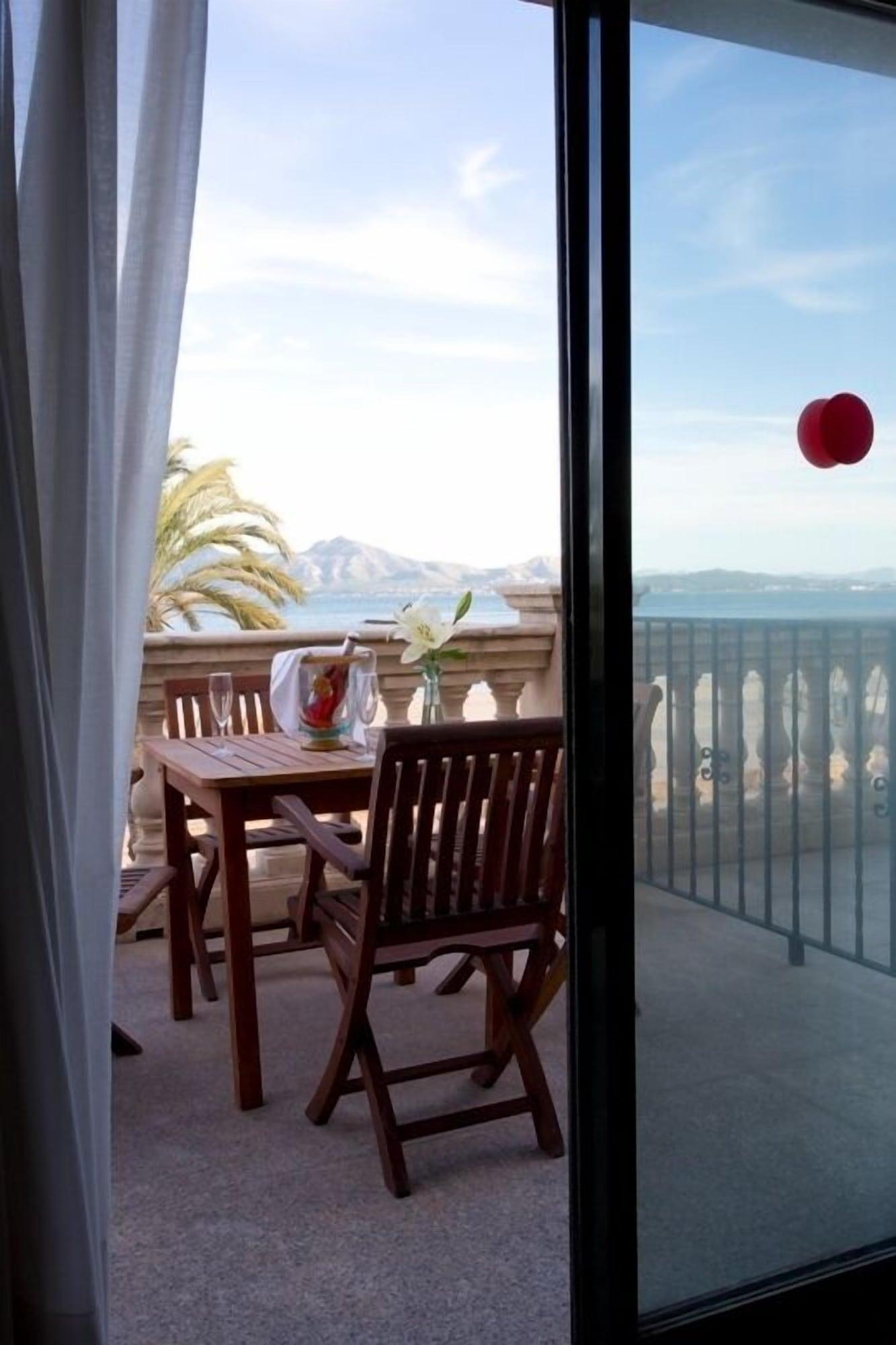 Apartments Galeon Suites Port de Pollenca Exterior photo