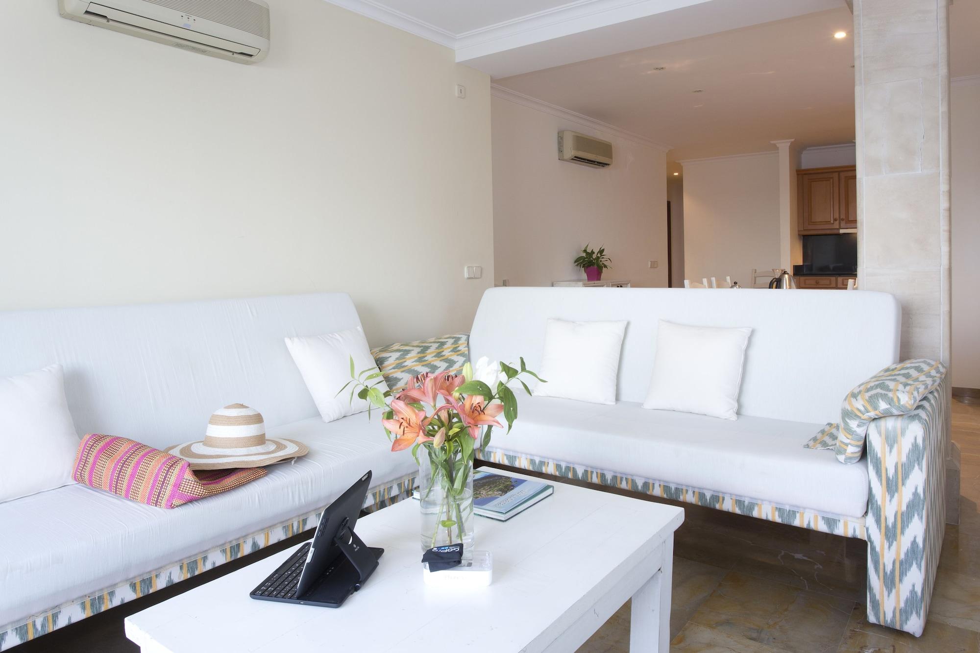 Apartments Galeon Suites Port de Pollenca Exterior photo