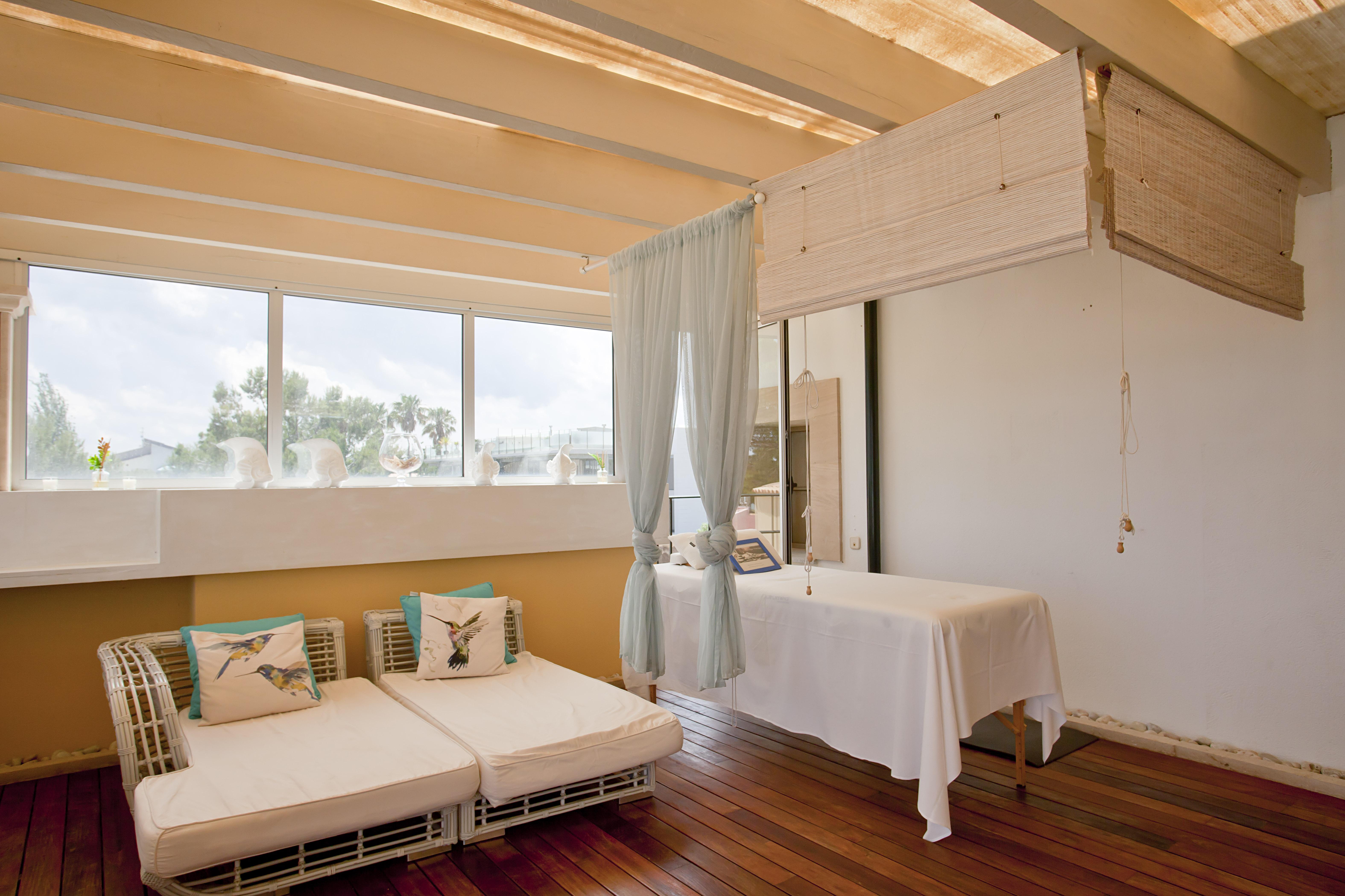 Apartments Galeon Suites Port de Pollenca Exterior photo