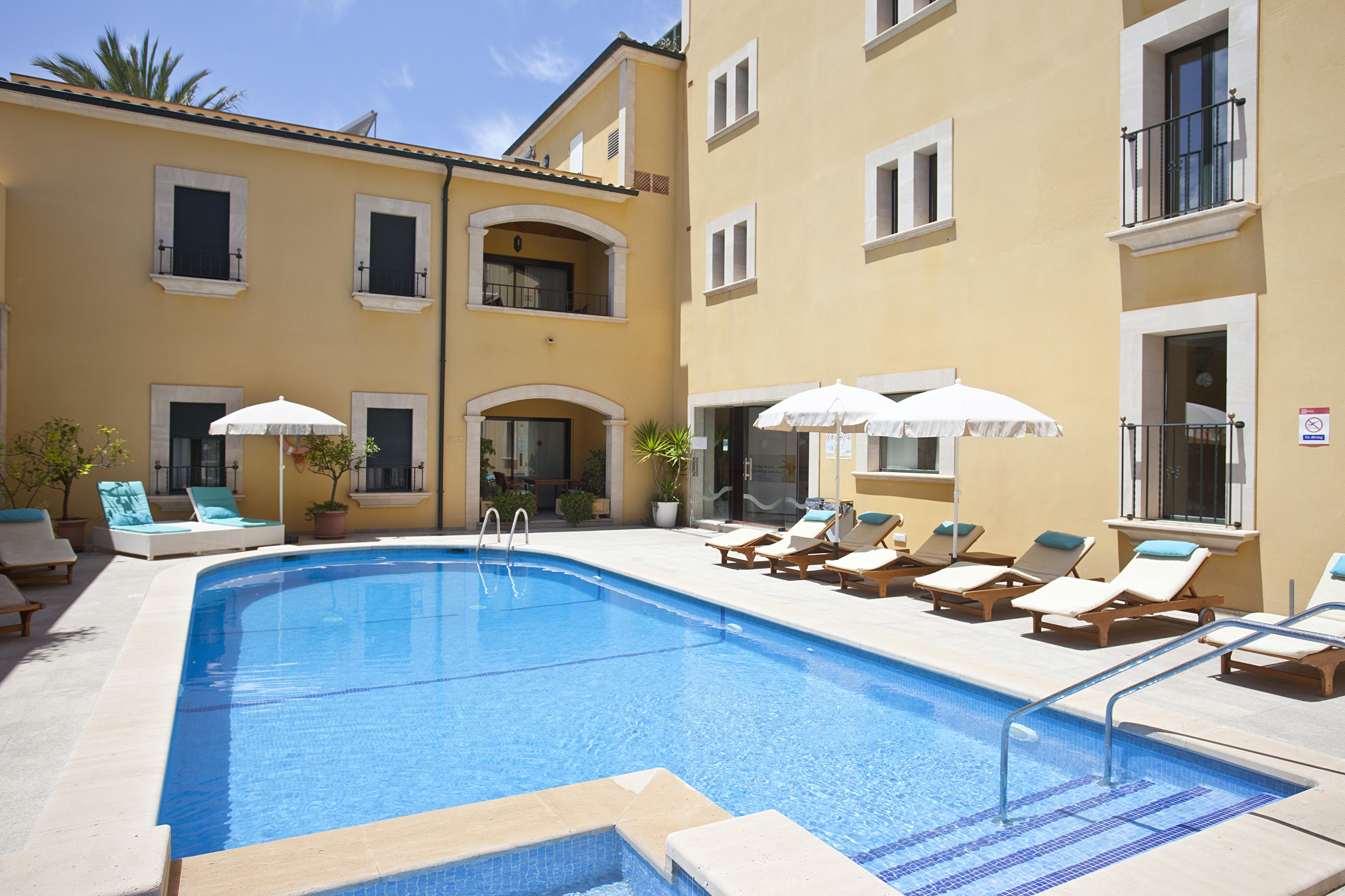 Apartments Galeon Suites Port de Pollenca Exterior photo