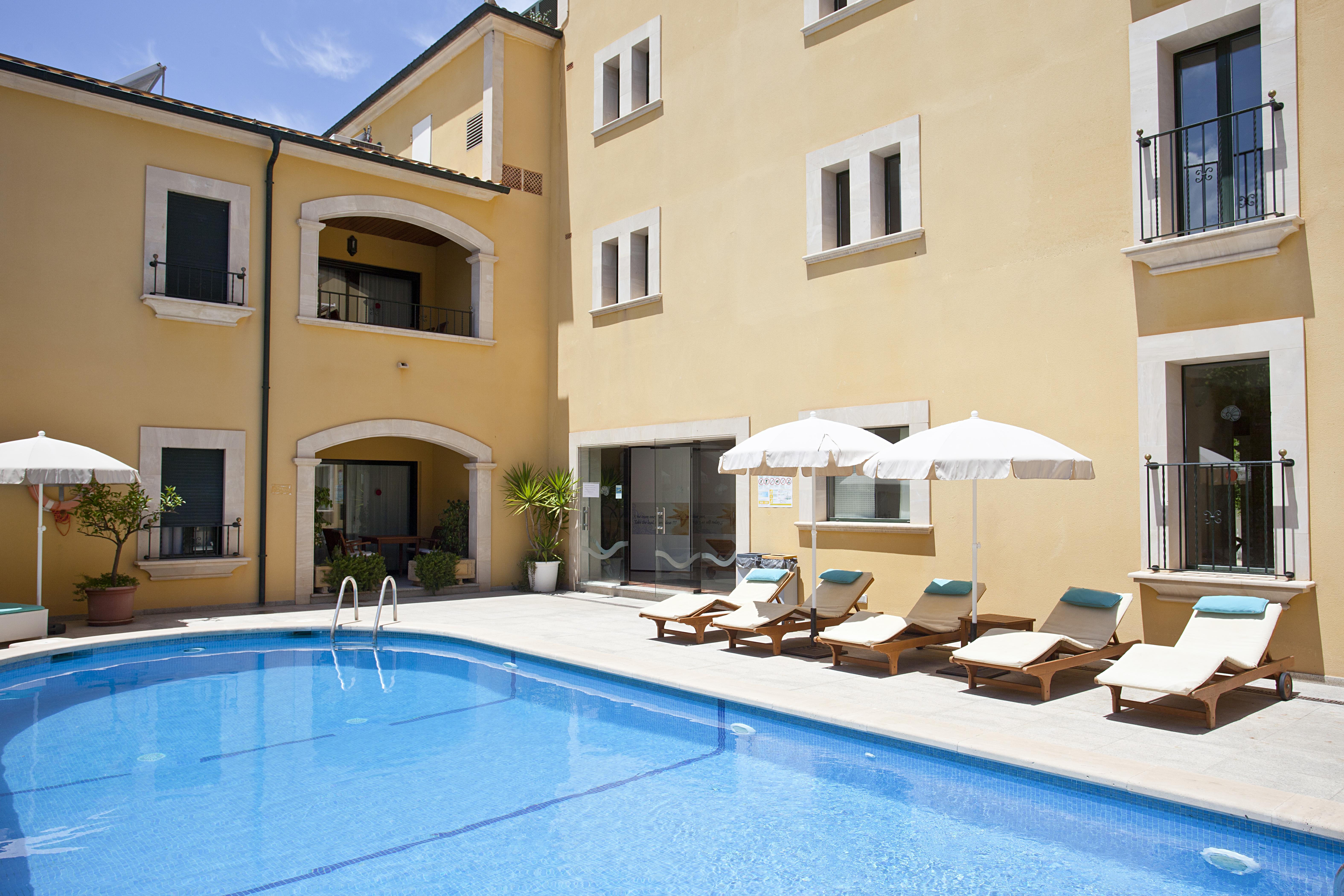 Apartments Galeon Suites Port de Pollenca Exterior photo
