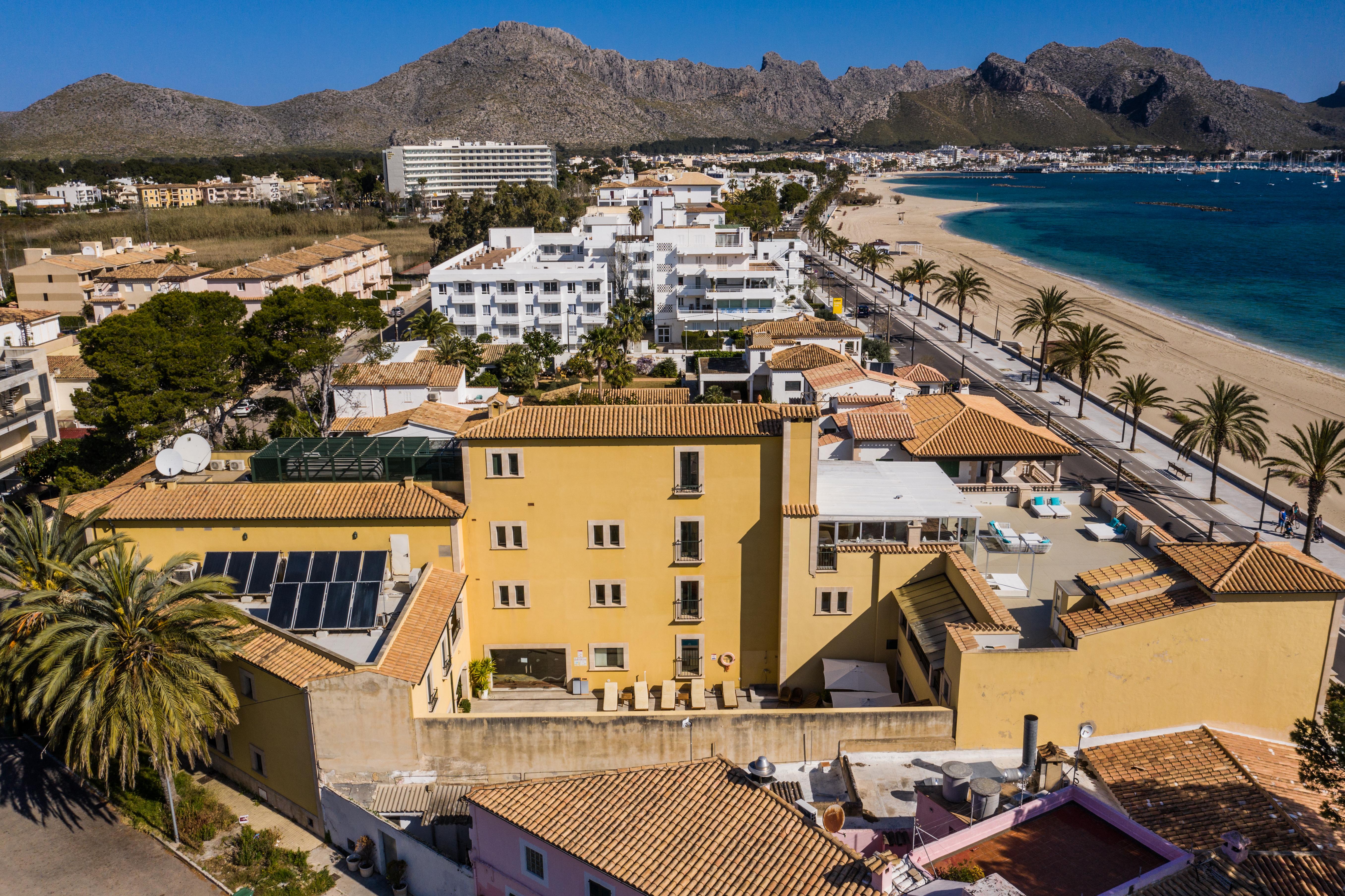 Apartments Galeon Suites Port de Pollenca Exterior photo