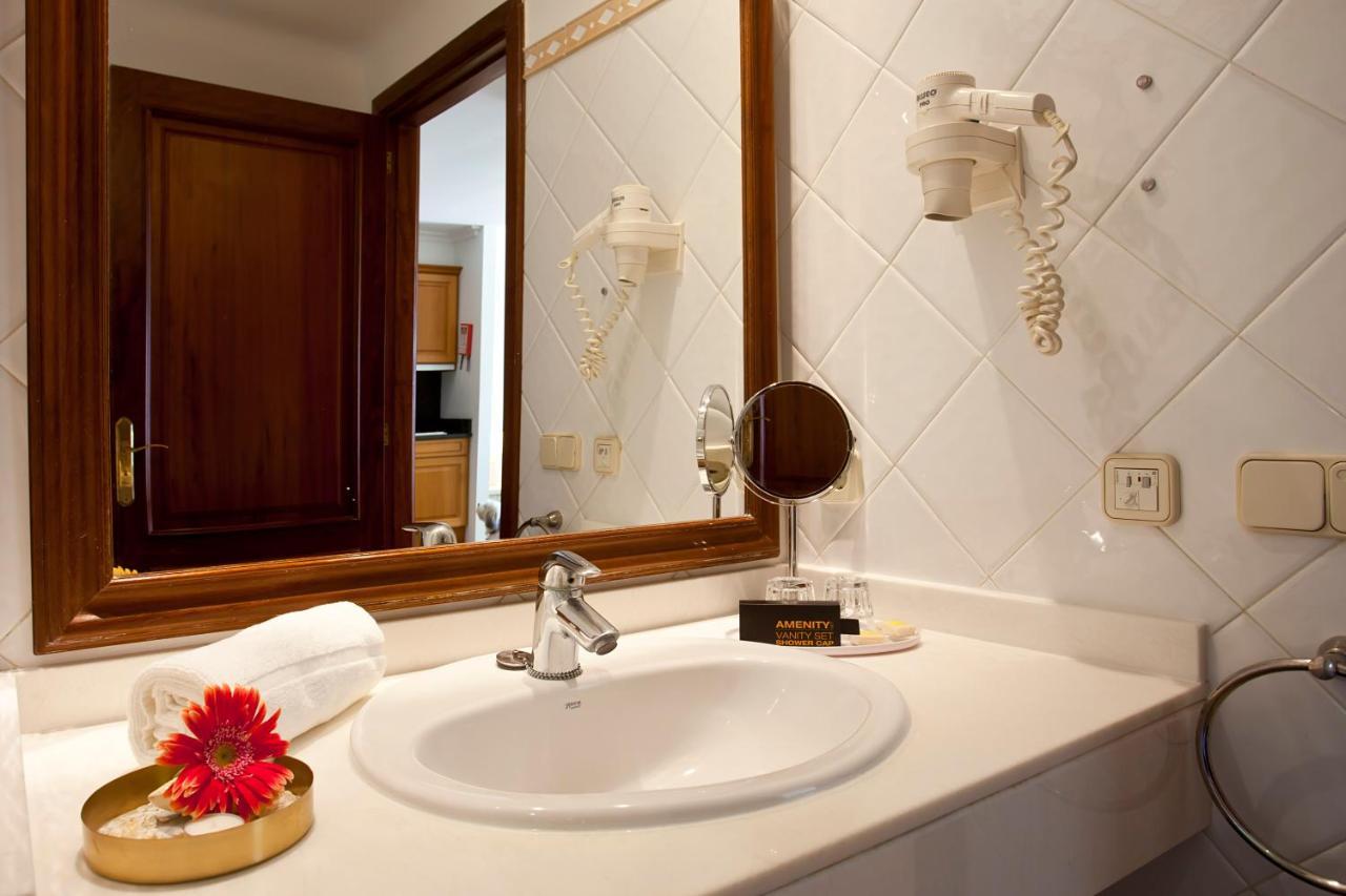 Apartments Galeon Suites Port de Pollenca Exterior photo