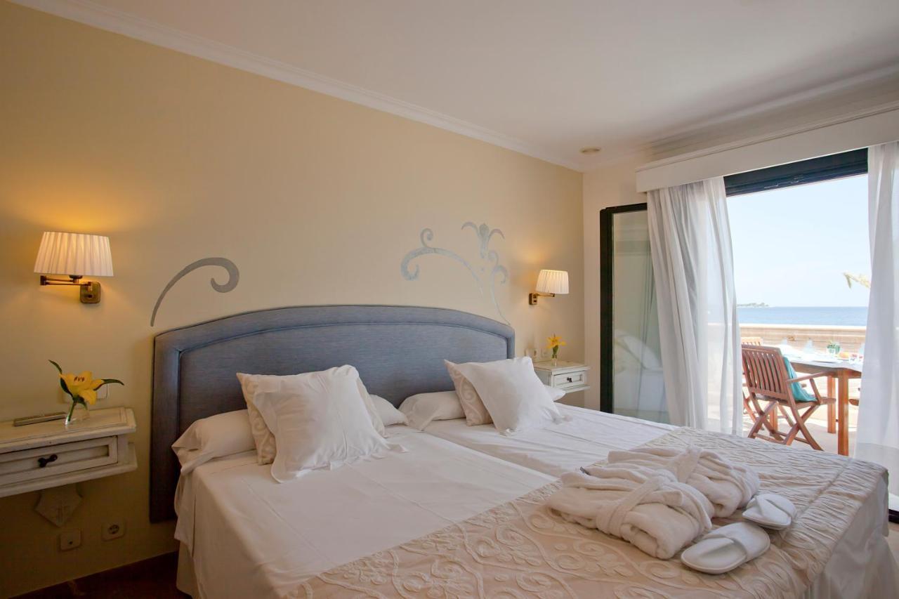Apartments Galeon Suites Port de Pollenca Exterior photo
